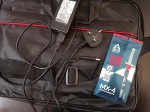 شاحن ديل 90w + شنتة لابتوب +معجون حراري للمعالج mx-4