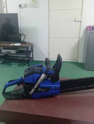 منشار للقطع الشجر