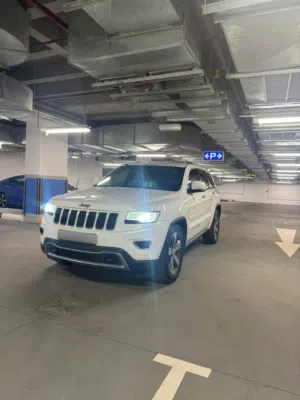 Jeep Grand Cherokee Hemi 8 cylinders