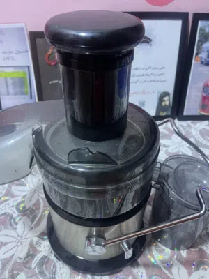 خلاطة  وبيها مجال شي قليل مستعمله قليل كلش وشغال