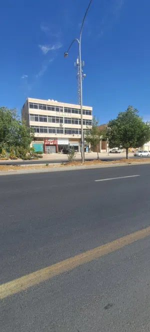 ارض مع مجمع تجاري