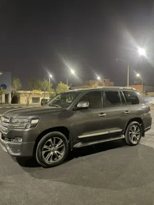 Used Toyota Land Cruiser in Farwaniya