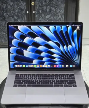 لابتوب ابل ماك بوك برو 2017 معالج i7