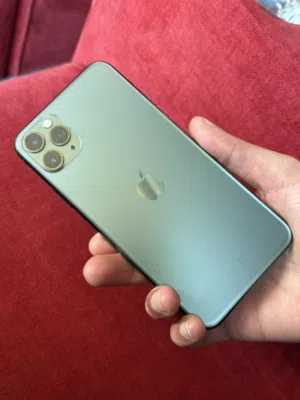 iPhone 11 Pro Max in good condition