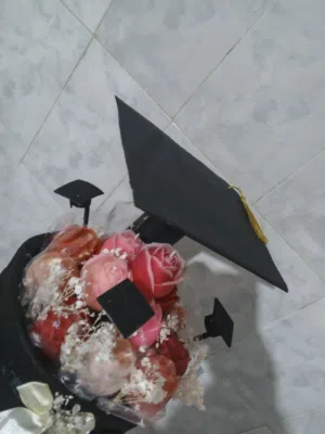 بوكس تخرج فاخر  شموع ورود يدوية  هدية تخرج