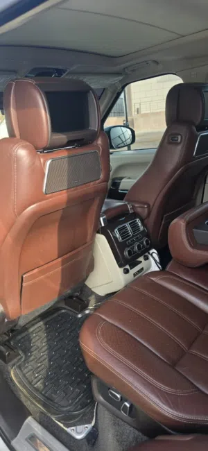 رينج روفر فوجكلف 2014 ذهبي مستعملة بحالة جيدة مع مواصفات خليجية