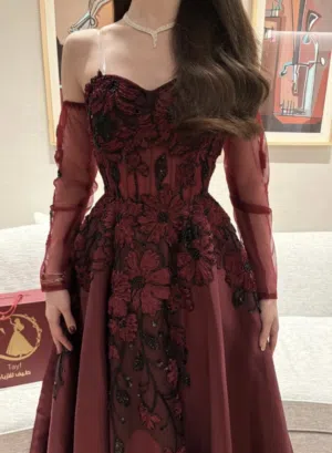 فستان سهرة فاخر جديد باللون العنابي