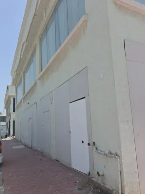 محل واجهة للإيجار في منطقة اسواق القرين من المالك مباشرة بدون خلو او عمولة
