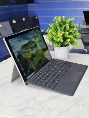 Microsoft  Surface pro 5 Processor i5 Genration 7th  8gb ram 256gb ssd  2k resolution  Touchscreen