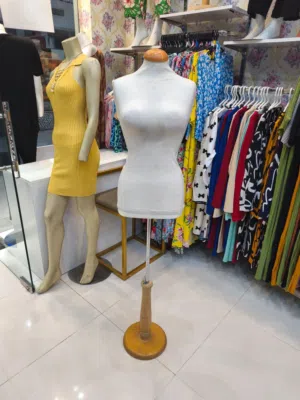 منيكنات عرض ملابس استندات علقيات
