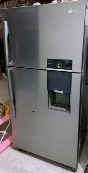 تلاجة lg 24 قدم حالة جيدة جدا
