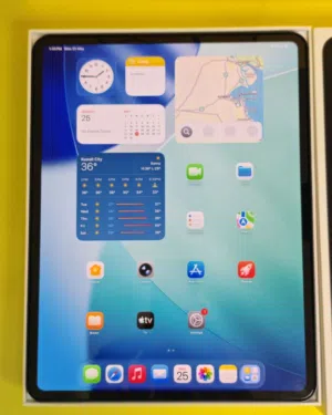 Apple iPad Pro 13 512 GB in Hawally