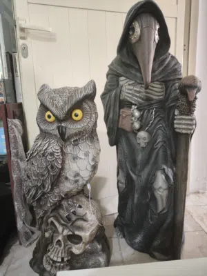 مجسم دكتور الطاعون / Doctor Plague doll figure مجسم البومه / The owl emits light from its eye