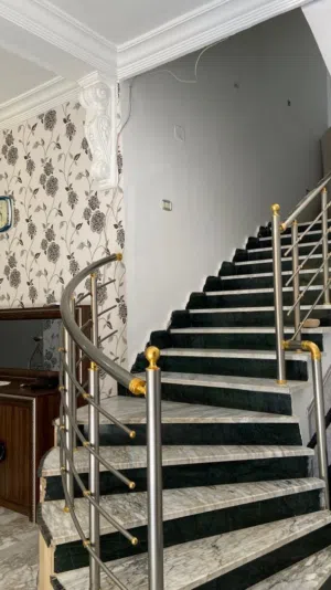 منزل ثلاث ادوار للبيع