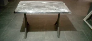 طاولة دراسة شبه مستعمله للبيع