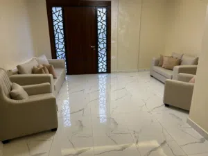 طقم كنب 7 مقاعد بحالة الجديد لم يستخدم نهائي للبيع