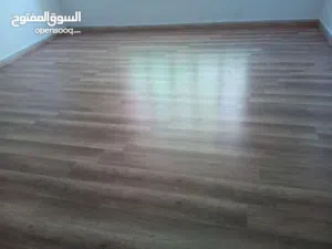 فني تركيب وصيانة جميع أنواع البركيه الخشبي