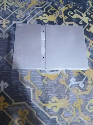 سوني 2سلم نضيف جدا مع جويستك 2 اصليات يدعم الشاشات الحديثه بفضل محول HDMI مع فلاش ميموري kioxia