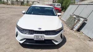 سيارة K5 بيضاء خليجية مديل 21