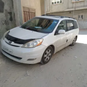 Used Toyota Sienna in Tripoli