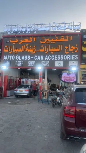 الفنيين العرب لزجاج السيارات وفتحات السقف والبانوراما ومكائن الابواب والسنتر لوك والأقفال