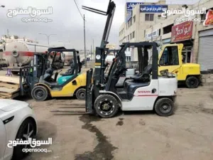 خدمة. تأجير رافعات شوكية مع سائق او بدون سيزر لفت مان لفت سلة رافعة مقصية
