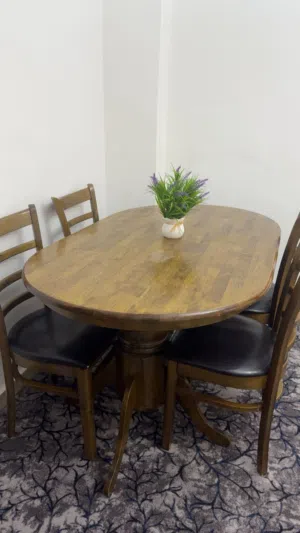 طاولة سفره 5كراسي تفصيل بحال الجديد بسعر مغري