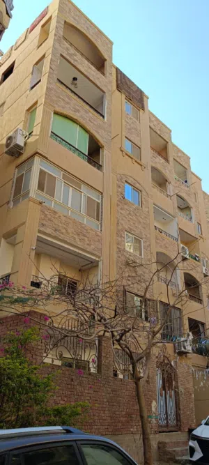 من المالك مباشر      شقه 115 متر  بالقرب من البوابه  بأفضل المواقع  بحدائق الاهرام