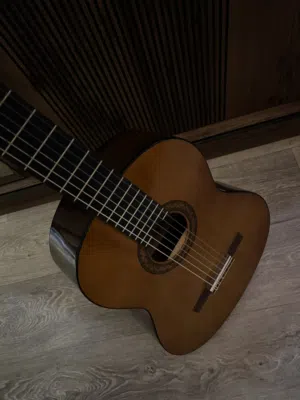 جيتار CM40 yamaha ياماها للبيع جيتار كلاسيكي وكاله اصلي نظيف متوفر شحن ل اي محافظه