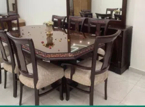 طاولة سفرة بحالة ممتازه