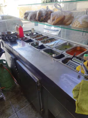 عدة مطعم للبيع