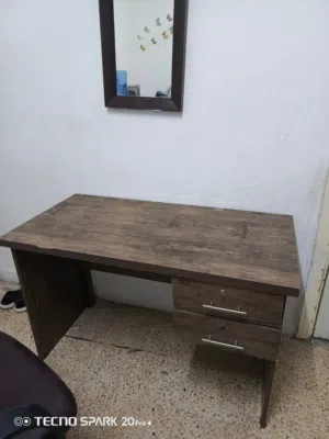 مكتب دراسي بحال الوكاله ولا خدش مع كرسي 35