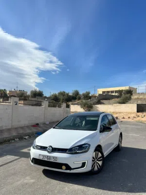 فولكسفاغن جولف إ-غازول 2020 كهربائية اس يو في بحالة مستعملة مع أضرار في البودي