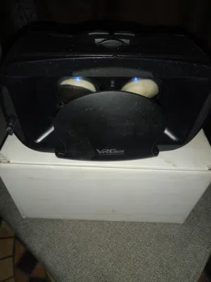 نظارة VR مع سماعات