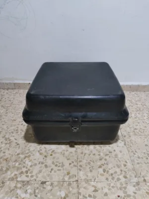 صندوق-دلفري-200-ش-مستعمل-بحالة-ممتازه-،الاتصال-واتس-اب-،مع-قاعده-حديد-لحمايته-من-الأوزان-الثقيله