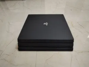 بلايستيشن 4 برو مع 6 أشرطه للبيع شوف الوصف ضروري