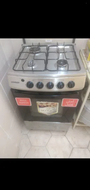 الفرن مستخدم نص شهر فقط وشغال حتى بالكهربا
