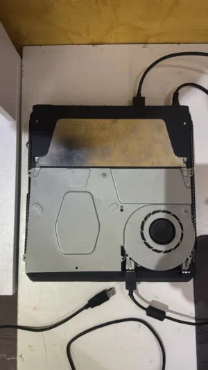 للبيع ps4  بل معقول تنبيه تنبيه تنبيه ادخل الوصف وشوف حالة السوني 4 وشكرا