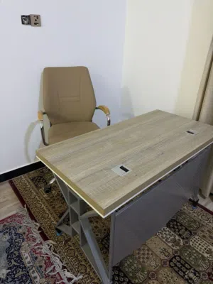 ميز وكرسي جديد مابي ولا زلغ ولا مستعمل