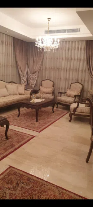 شقه مفروشه 4 غرف للايجار السنوي الصويفيه