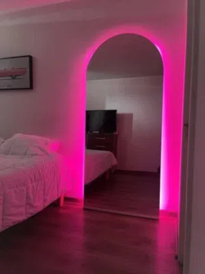مراياليد(LED)مودرن للمداخل والحمامات مرايا جدارية فخمة للصالات والمدخل تفصيل حسب الطلب بأعلى جودة