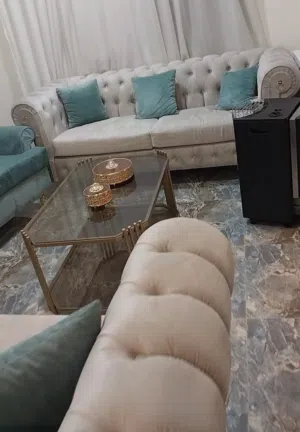 كنب شبه جديد ممتاز وتفصيل من أفضل أنواع الخشب الكنب سعره لوحده دون الطاولات