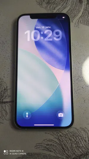 iPhone 12 للبيع باتري 90%