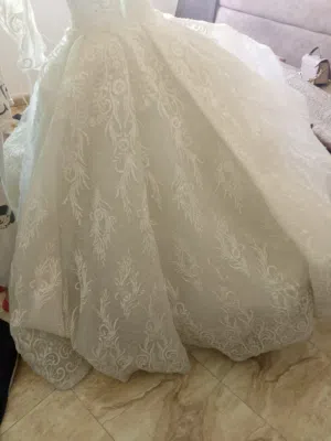 فستان زفاف فاخر استعمال مره واحده فقط