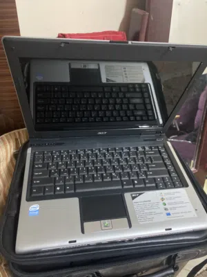 للبيع لابتوب مستعمل نظيف جدا