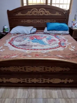 سرير للبيع