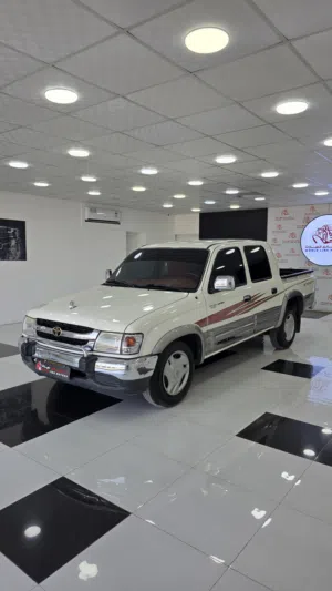 TOYOTA HULIX 2.7 MD 2004  القوة اليابانية التي تتحمل معك في كل الظروف
