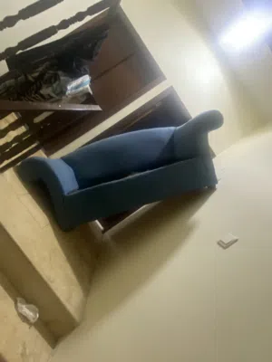 طقم كنب (3 + 2)، يحتاج تنجيد وتثبيت ذراع، البيع كامل