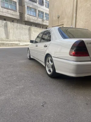 مرسيدس سي 180  بحالة الوكاله  من الحره نكسب الصلاه على النبي