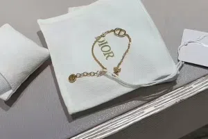 طقم Dior أصلي (سوار + حلق) بحالة ممتازة